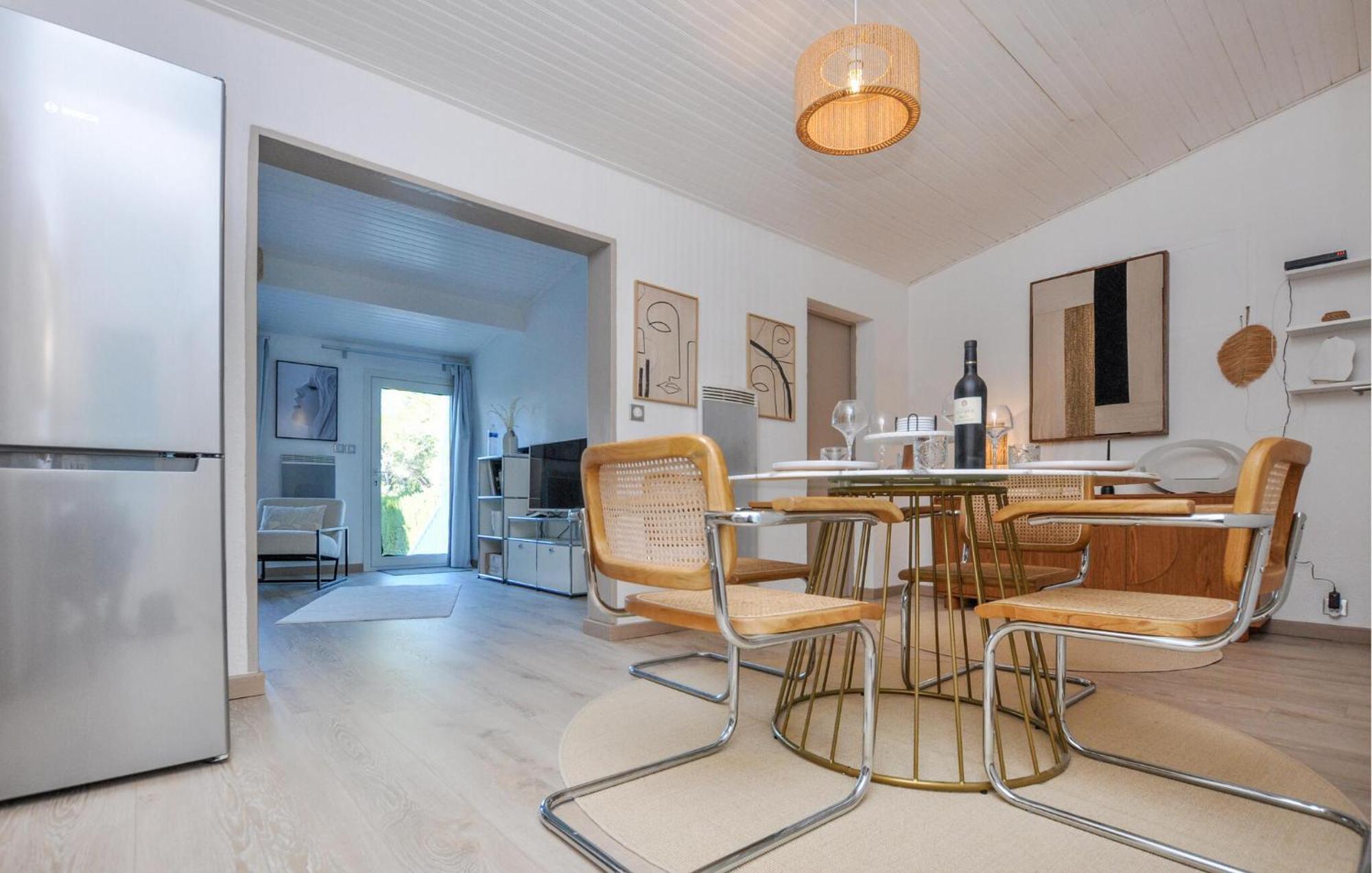3 Bedroom Amazing In Hébergement de vacances Fréjus
