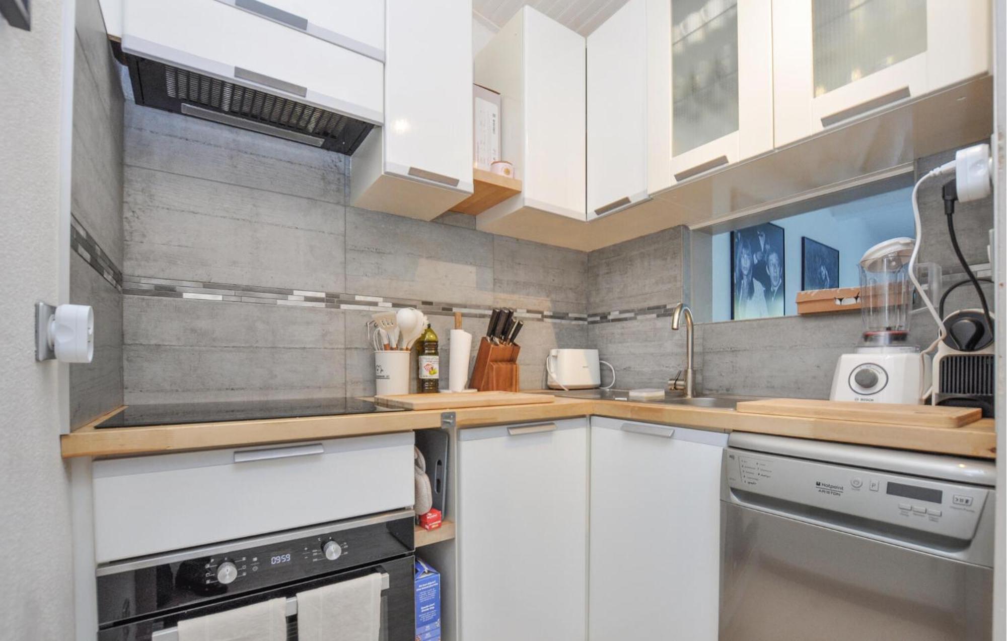 3 Bedroom Amazing In Fréjus