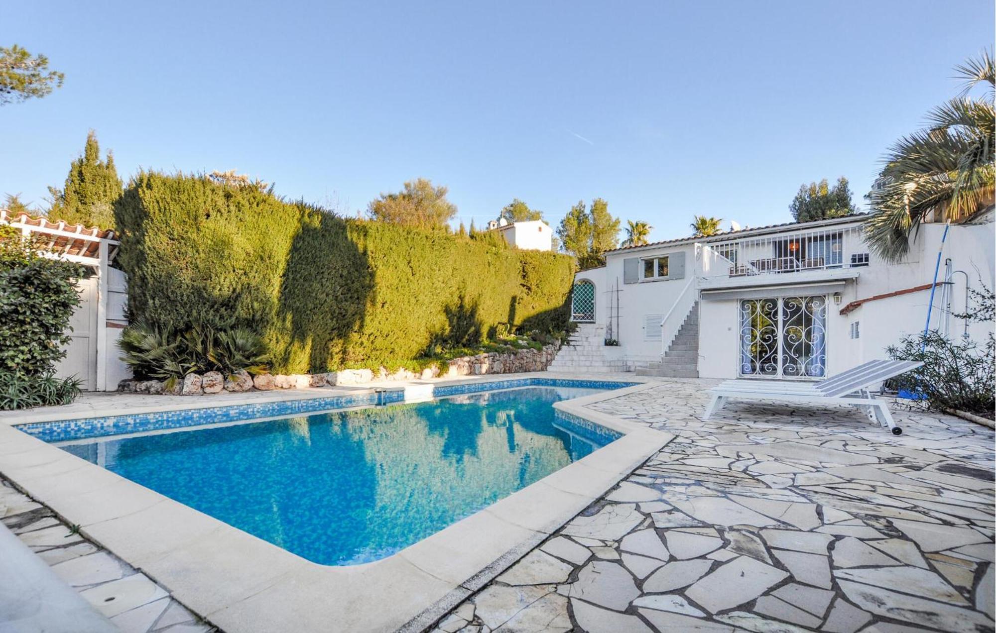 Hébergement de vacances 3 Bedroom Amazing In Fréjus