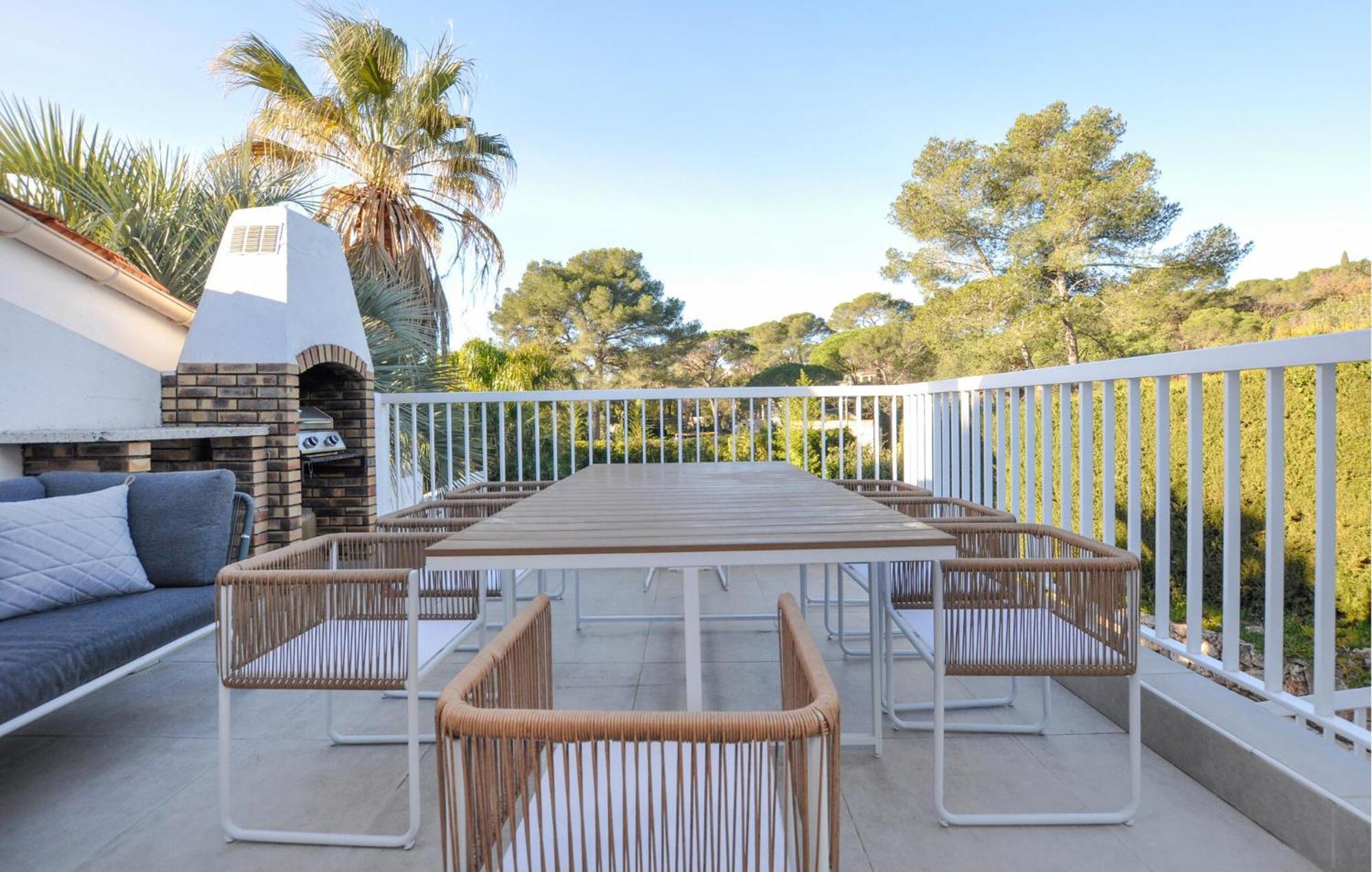 3 Bedroom Amazing In Hébergement de vacances Fréjus